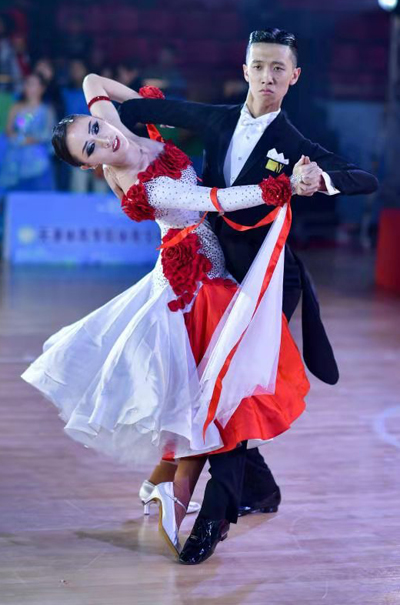 莎拉波娃迎来七赛季出色发挥，美国队观众热烈欢呼！比赛高潮迭起的简单介绍金年会官网