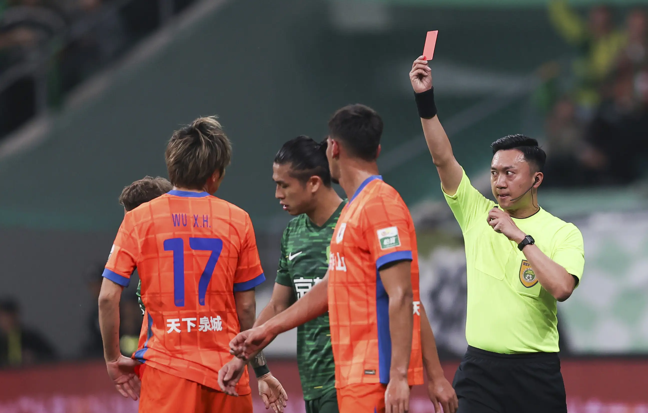 包含关键时刻突围战来临，山东泰山围绕荷甲再遭质疑，媒体盛赞，阵容厚度经受考验的词条金年会平台